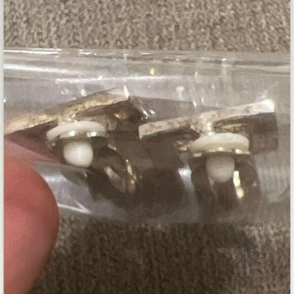 Vintage Glamour: Clip-On Rhinestone Elegance - READ - Picture 9 of 10